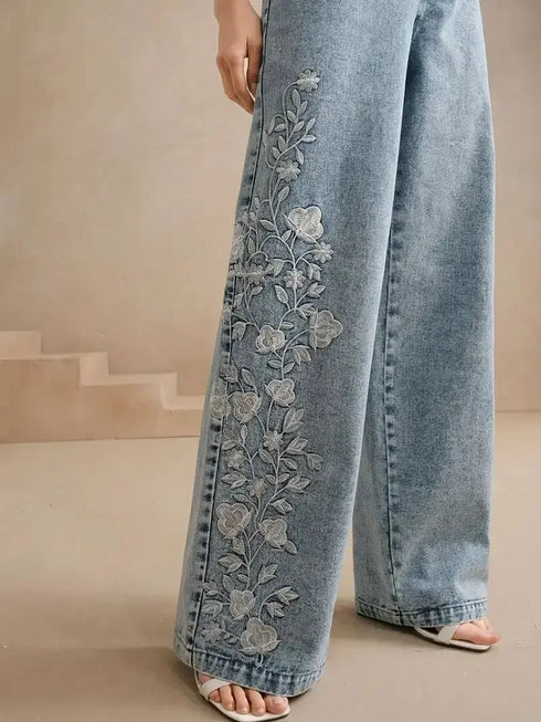 Women's Plus Size Straight Leg Embroidered Jeans