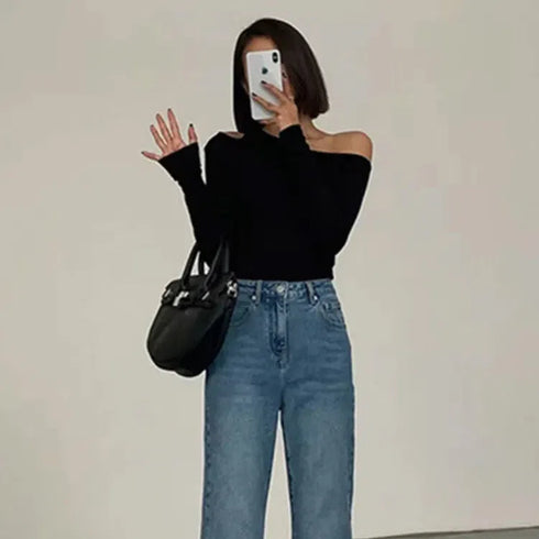 Skew Collar Off-Shoulder Long-Sleeved Crop Top