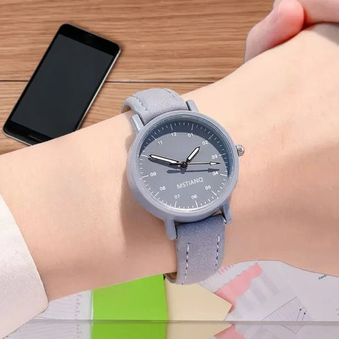 Luxury Waterproof Quartz Watch with Round Dial