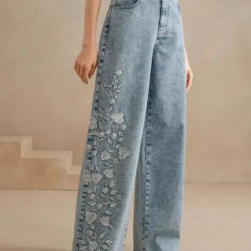 Women's Plus Size Straight Leg Embroidered Jeans